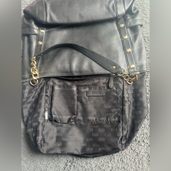 Michael Kors black shoulder bag with gold hardware - Picture 9 of 11